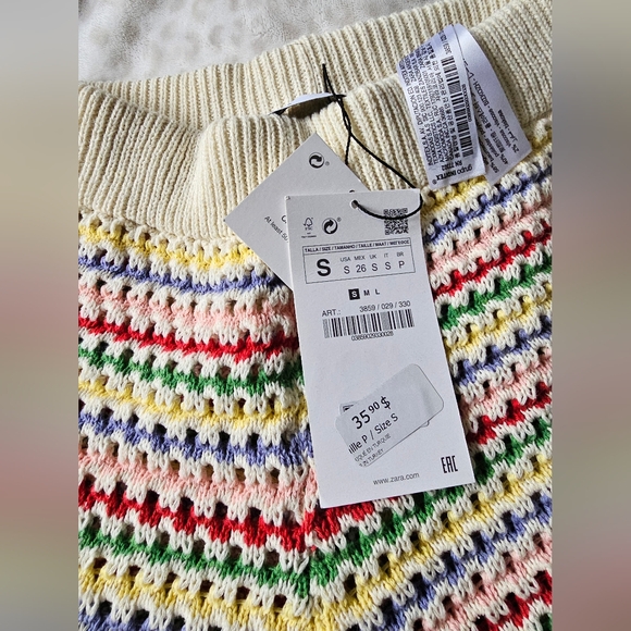 NWT  Knit Striped Zara Shorts.  Size small. - Picture 2 of 4